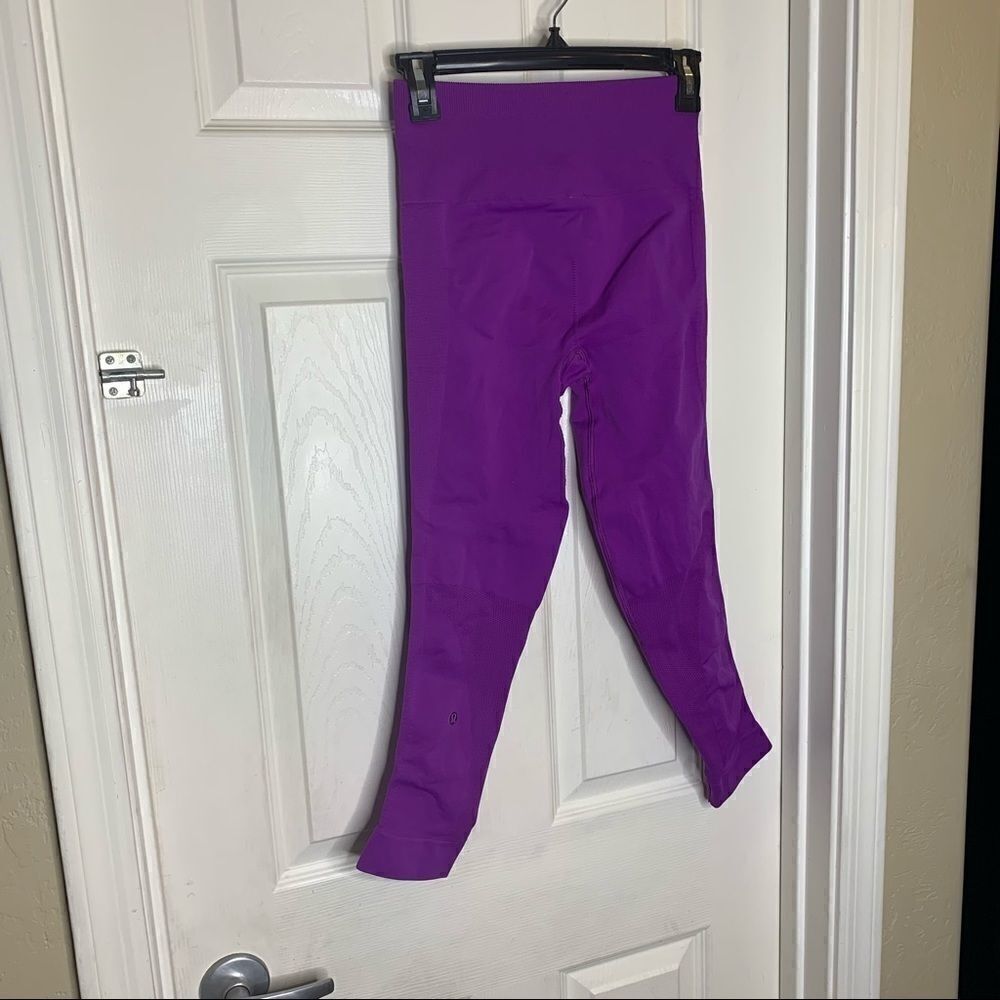 Lululemon Zone In Crop In Tender Violet Size 6 - Picture 6 of 8